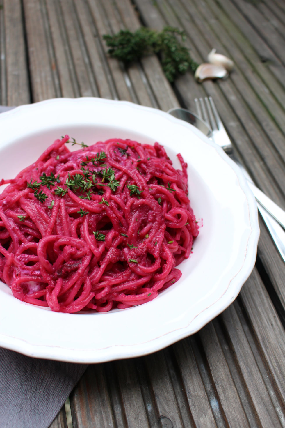 Rote Rüben Pesto mit Ziegenfrischkäse - nonolicious