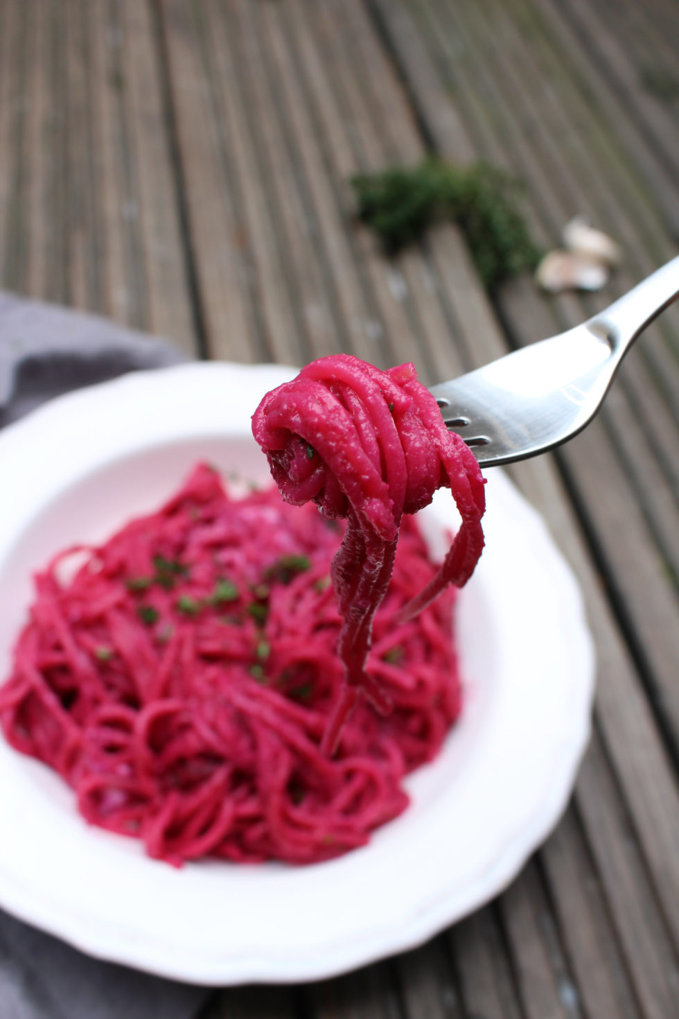 Rote Rüben Pesto mit Ziegenfrischkäse - nonolicious