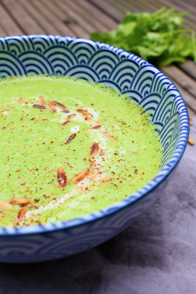 vegane Erbsensuppe mit Koriander