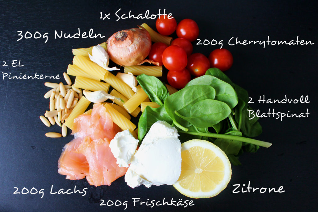 Schnelle Nudelpfanne mit Räucherlachs und Spinat - nonolicious