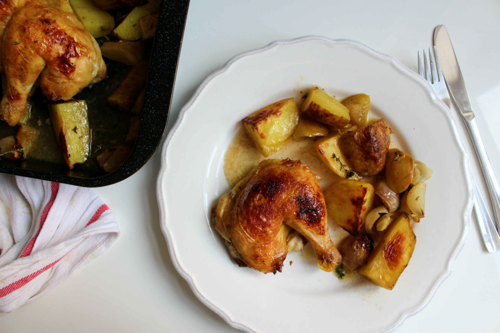 Honig-Zimt-Huhn auf einem Thymian-Apfel-Kartoffel Bett