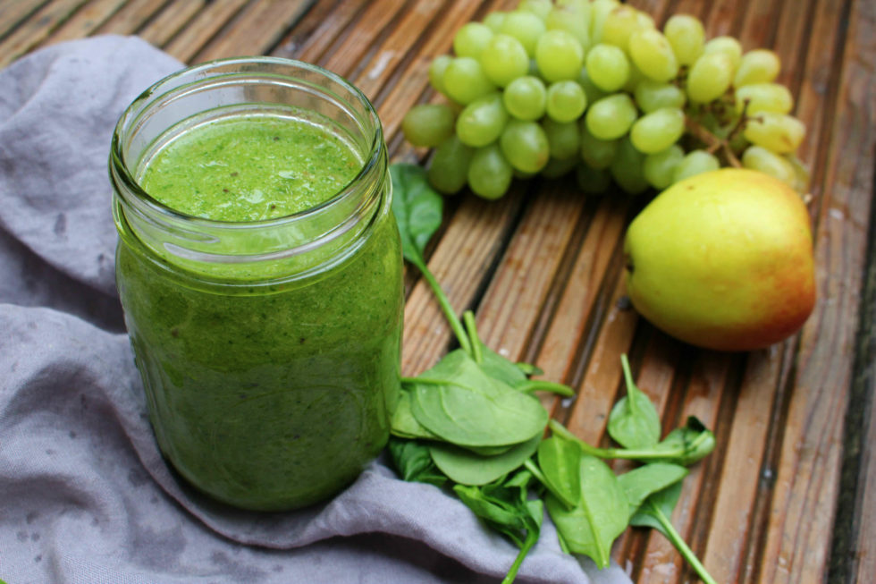 Green Smoothie mit Matcha & Zitronenmelisse