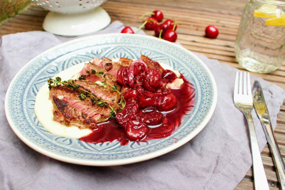 Steak mit Kirschsoße und Erdäpfelcreme