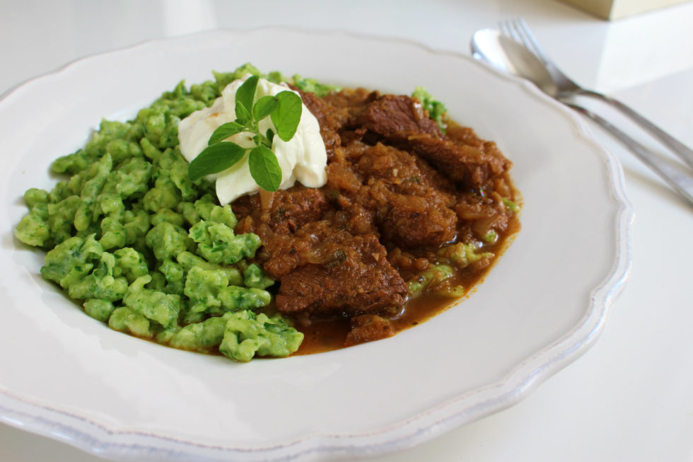 Rindsgulasch mit Bärlauchsptätzle