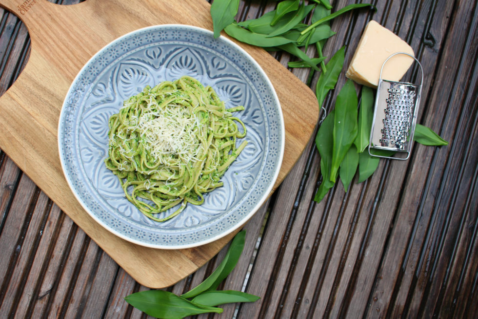 Bärlauch Pesto mal anders mit Frischkäse & Haselnussöl