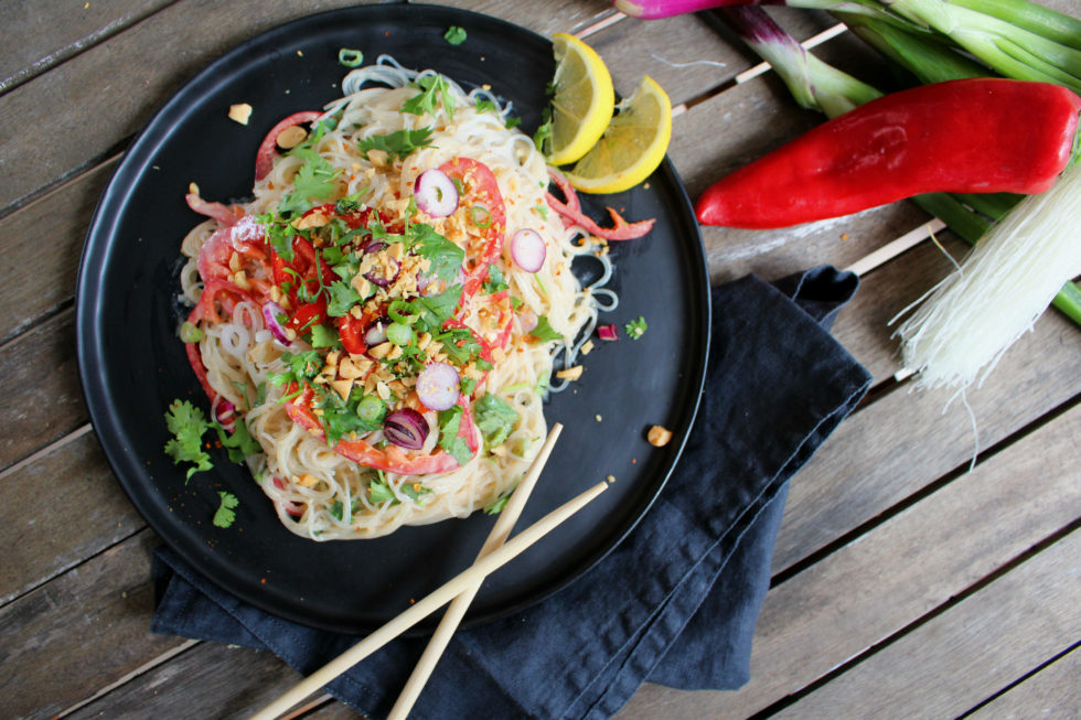 Glasnudelsalat mit Erdnuss-Kokos-Dressing