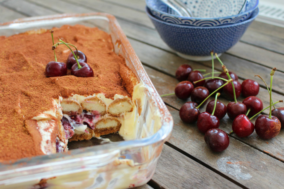 Tiramisu mit saftigen Kirschen