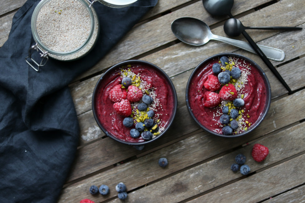 Wer braucht bitte Acai? Frozen Blueberry Frühstücks Bowl