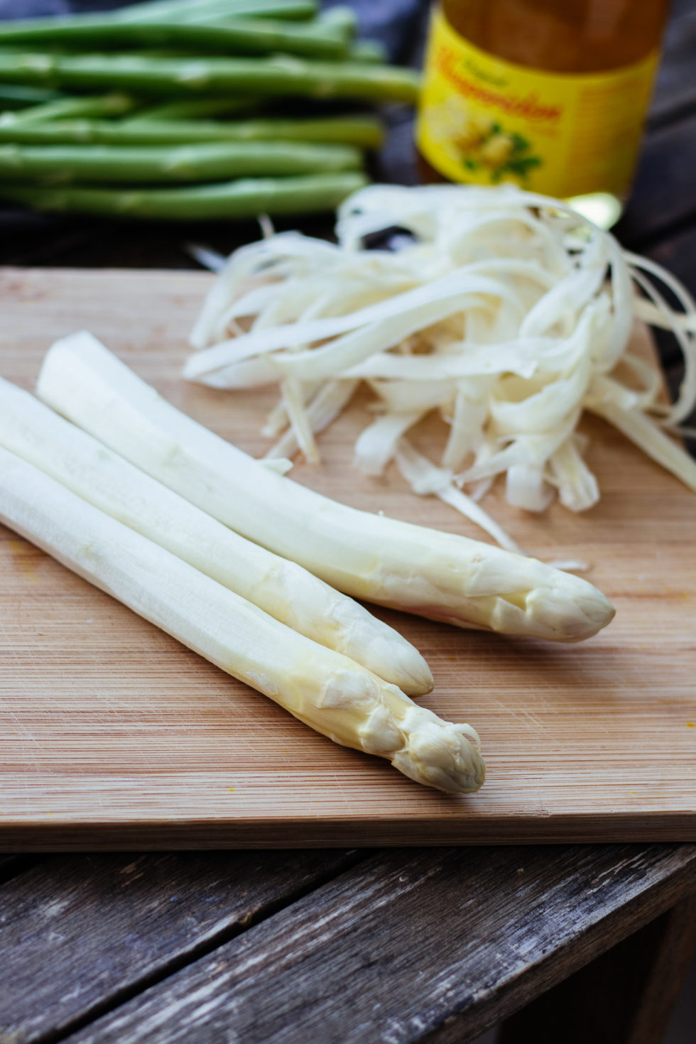 weißer Spargel schälen